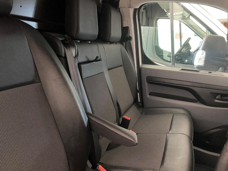 VAUXHALL VIVARO