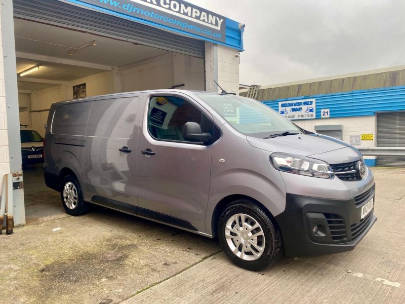 VAUXHALL VIVARO