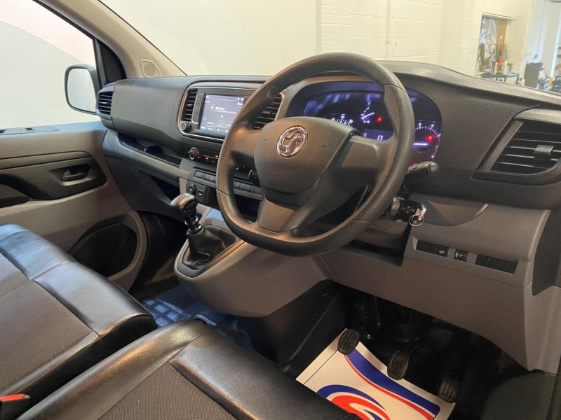 VAUXHALL VIVARO
