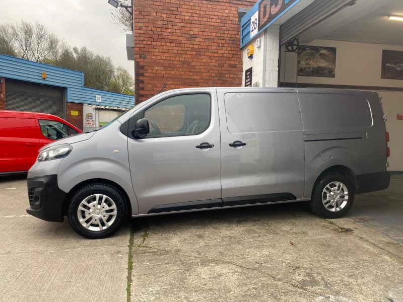 VAUXHALL VIVARO