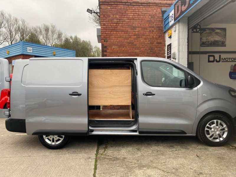 VAUXHALL VIVARO