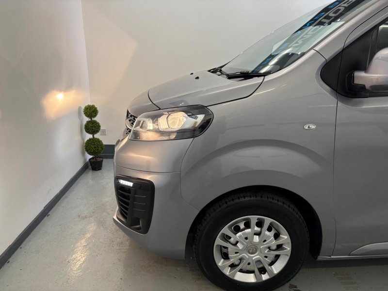 VAUXHALL VIVARO