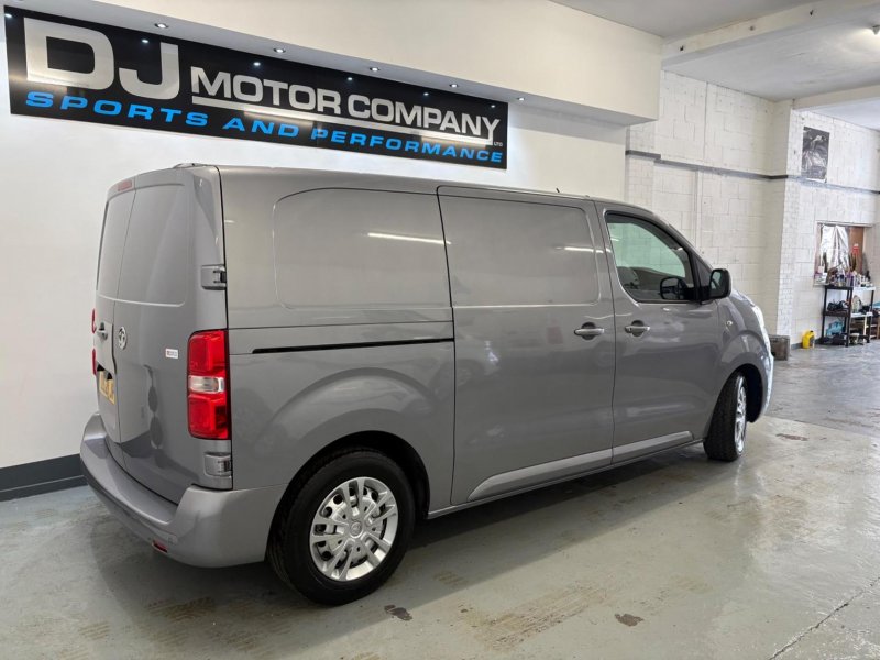 VAUXHALL VIVARO