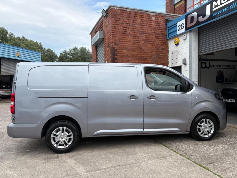 VAUXHALL VIVARO