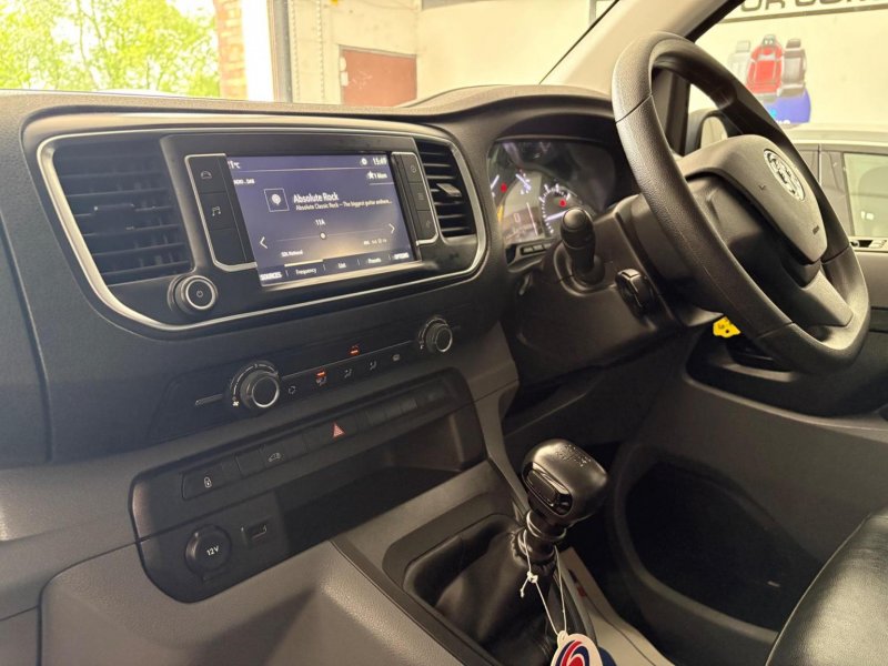 VAUXHALL VIVARO