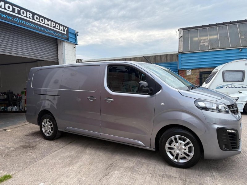 VAUXHALL VIVARO