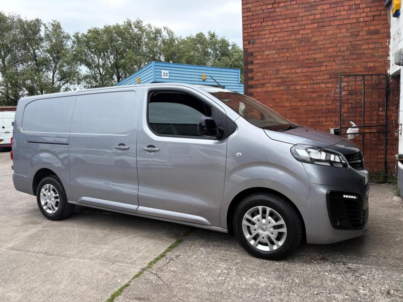 VAUXHALL VIVARO