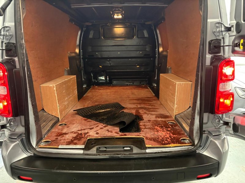 VAUXHALL VIVARO
